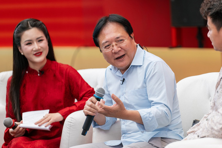 Chủ tịch Hiệp hội tham dự tọa đàm và trả lời phỏng vấn quốc tế